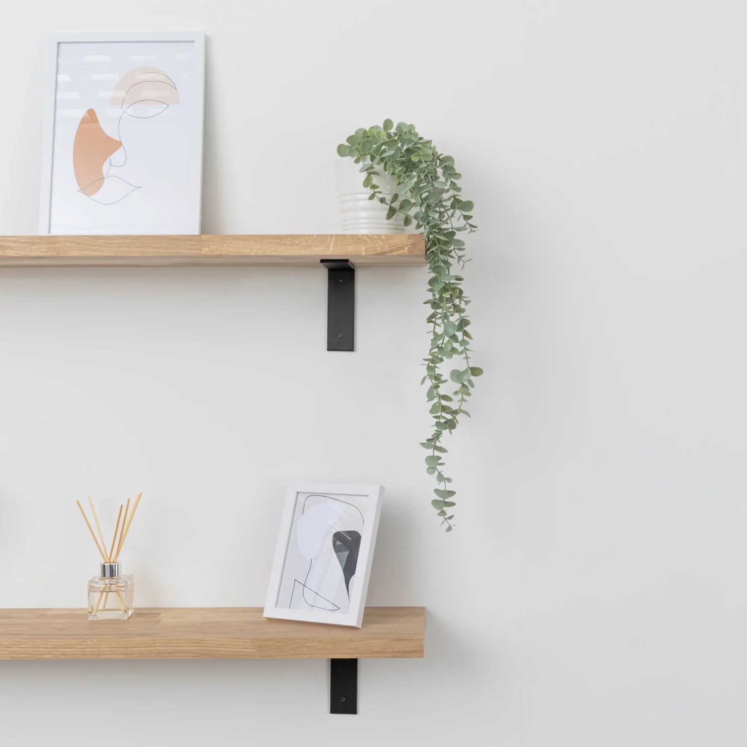 Dřevěné dubové police v tloušťce 27mm