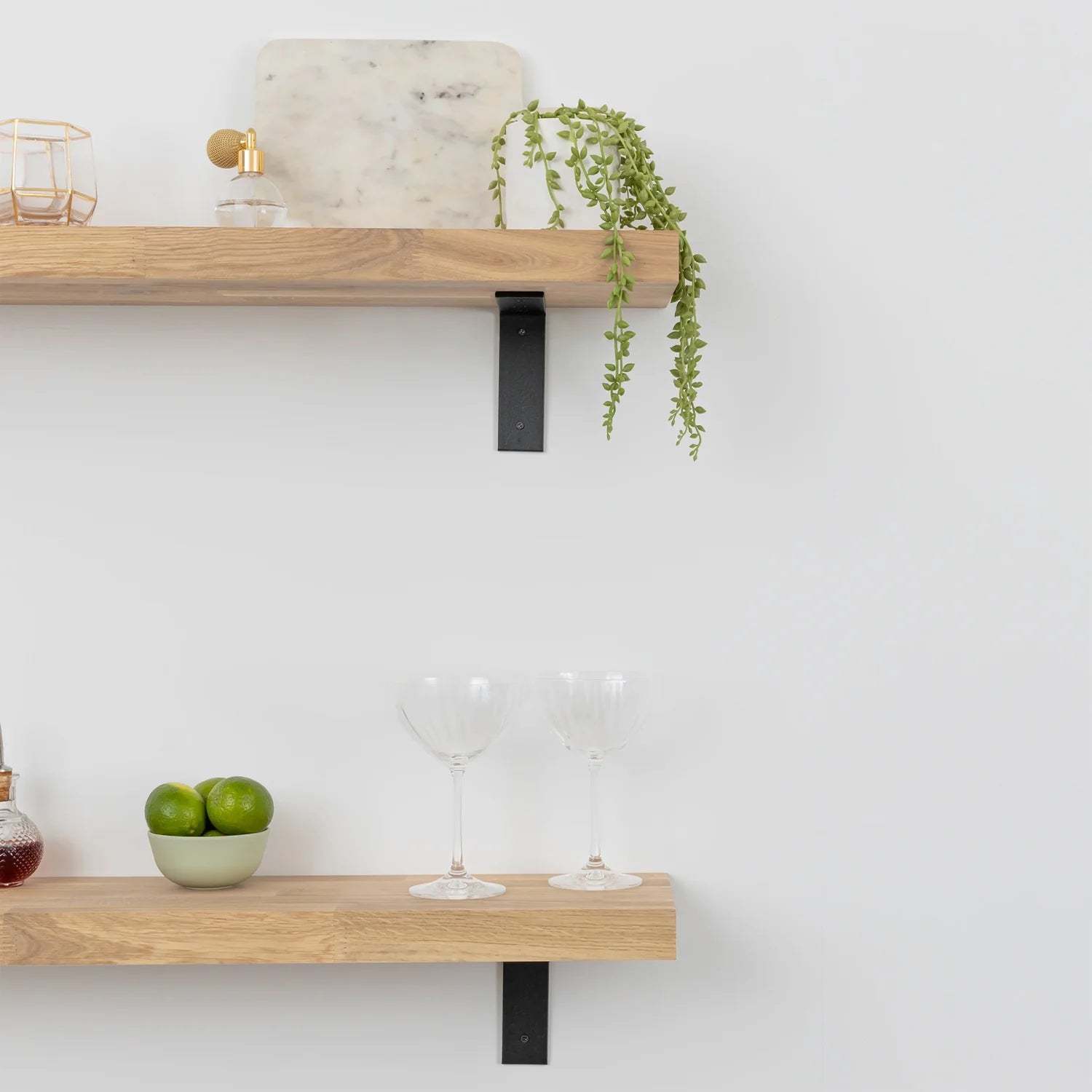 Dřevěné dubové police v tloušťce 40mm