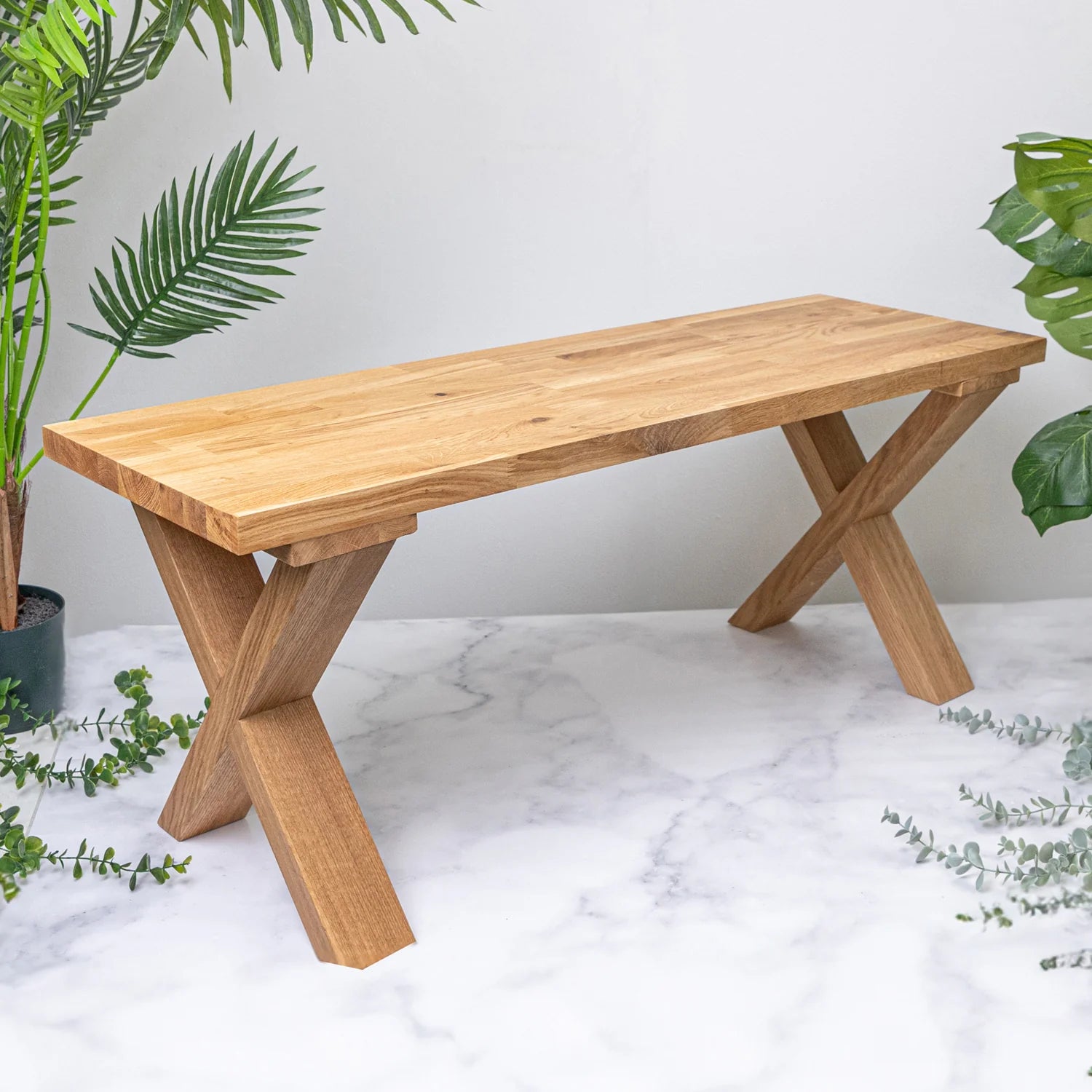 Dubová dřevěná lavice s dřevěnými podnožemi ve tvaru X | 1100mm x 350mm