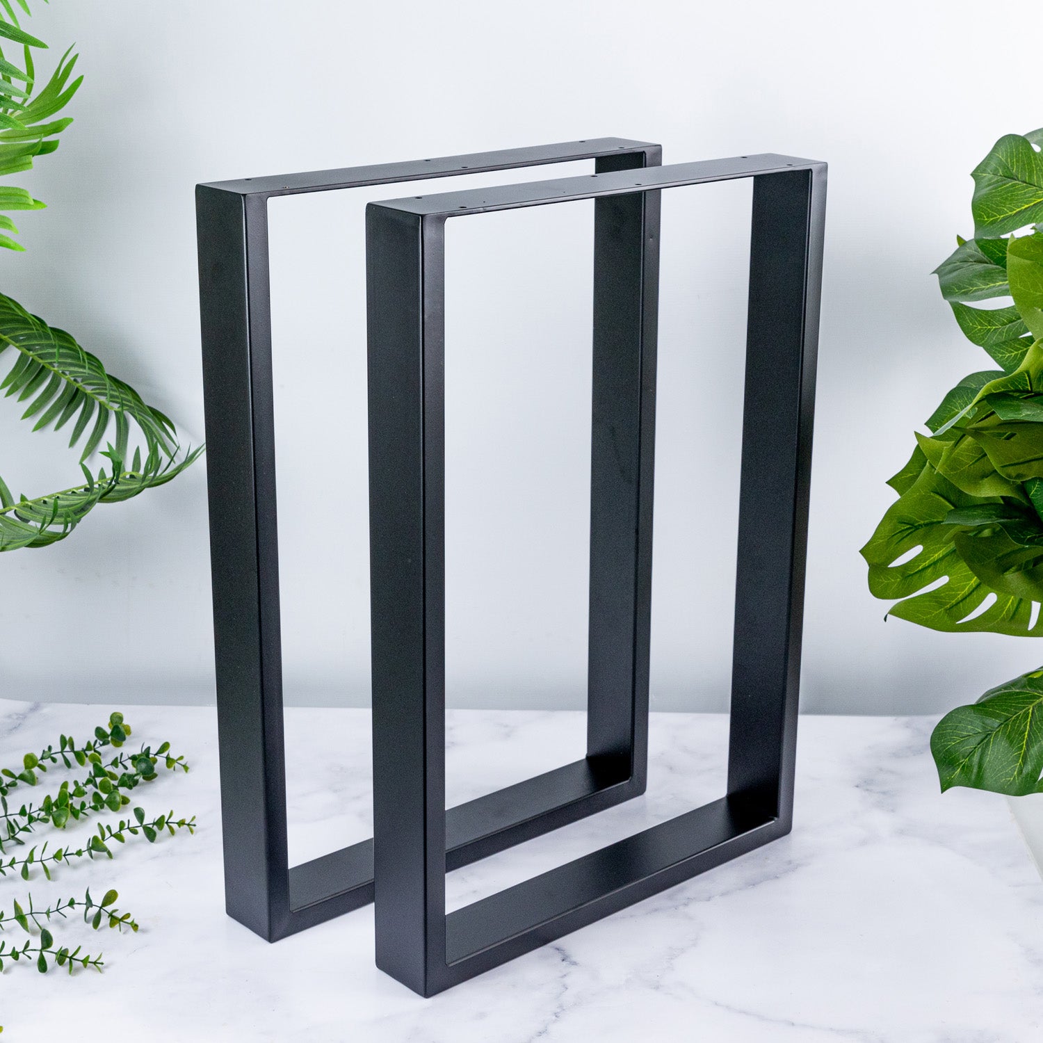 Černá čtvercová podnož