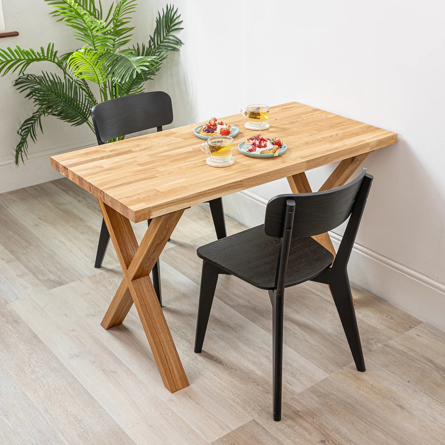 Dubový dřevěný jídelní stůl s dřevěnými podnožemi ve tvaru X | 1200mm x 600mm