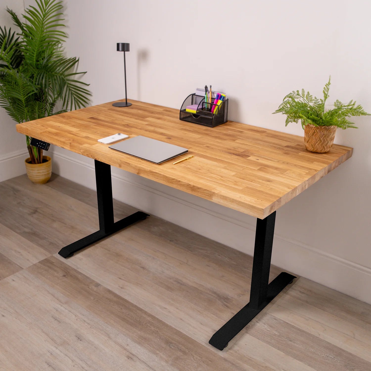 Polohovací stůl s prémiovou černou výškově nastavitelnou podnoží a deskou z dubového masivního dřeva | 1500mm x 800mm