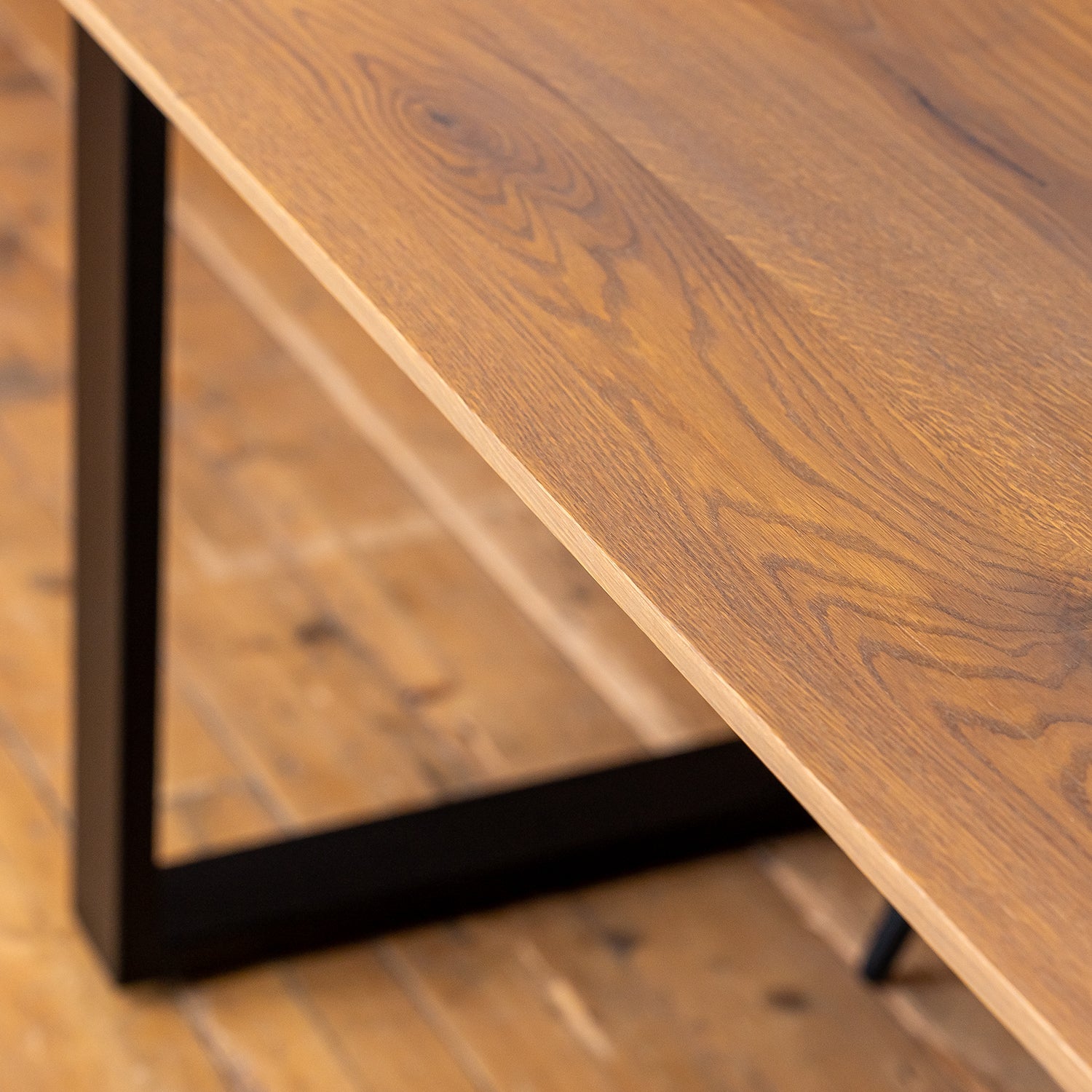 Prémiový jídelní stůl z masivního dubu - Antique Bronze